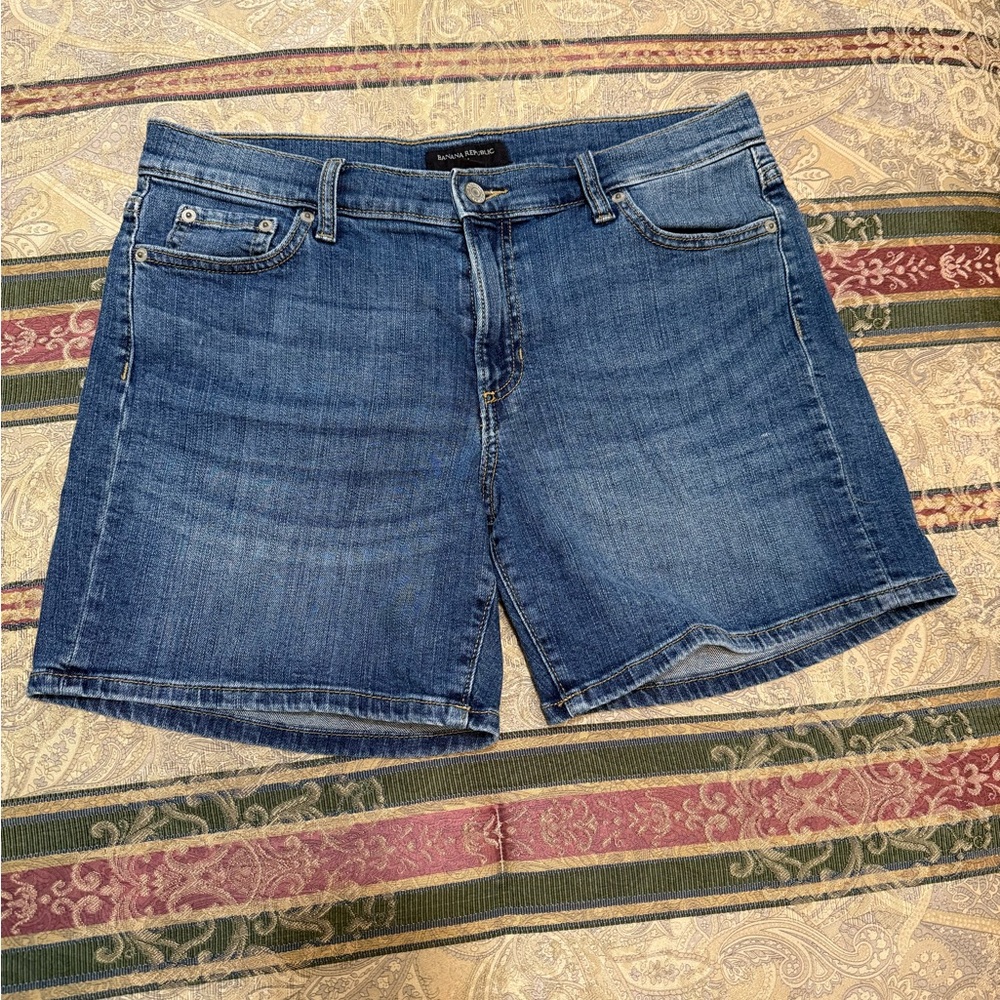 Banana Republic 27/4 Medium Wash 6” Denim Jeans